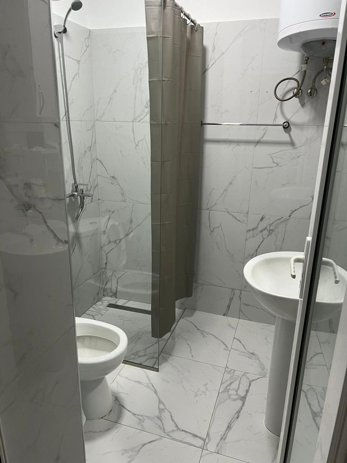 Hotel Vera Kryemëdhej Esterno foto